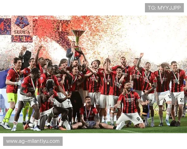 加入AC米兰微信群，第一时间获取球队比赛资讯和精彩瞬间